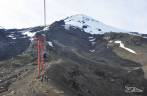 O primeiro trecho da subida do Villarrica, de 1.280 m a 1.600 metros de altitude, pode ser feito a pé ou de teleférico! (região de Pucón, no sul do Chile)